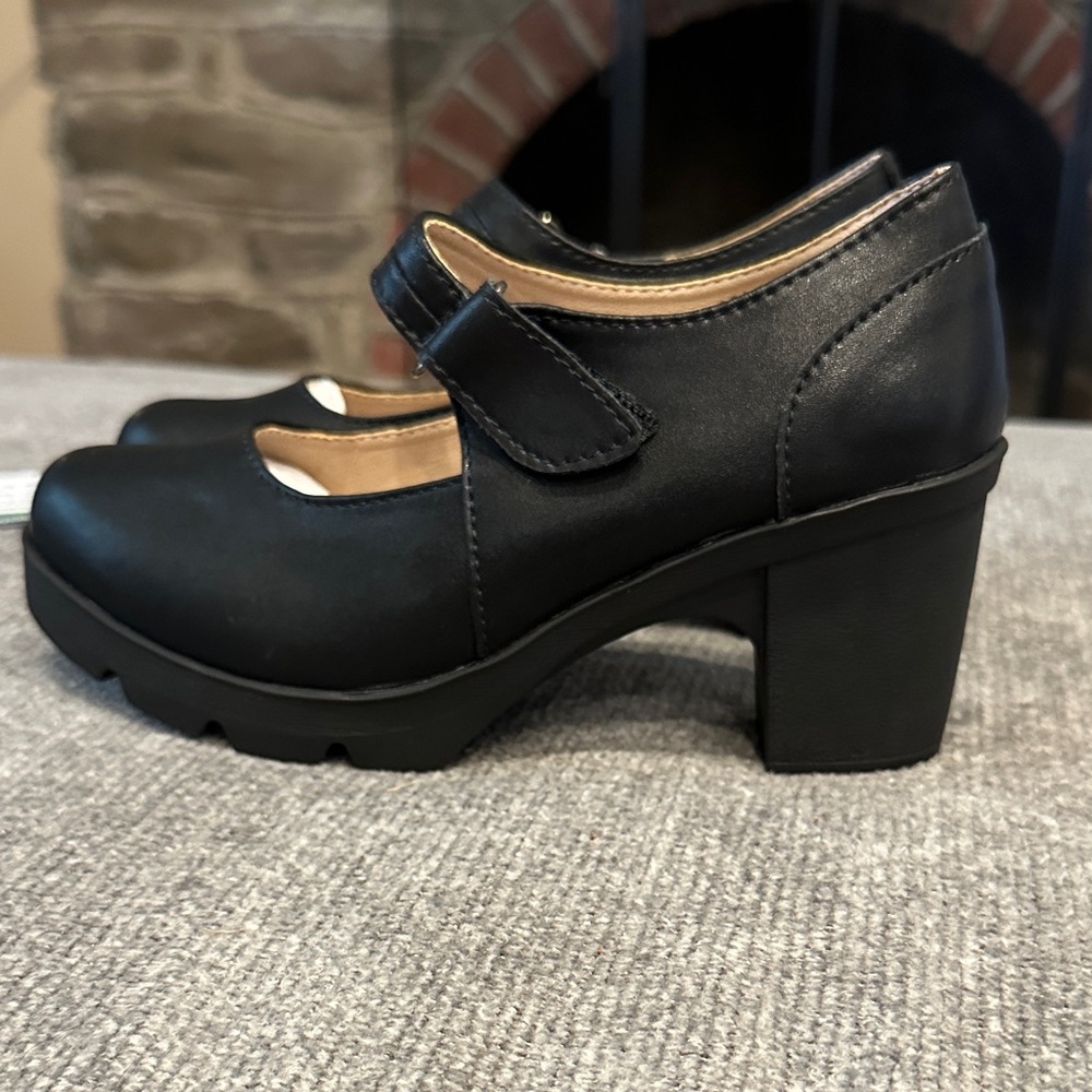 Chic Black Mary Jane Heels